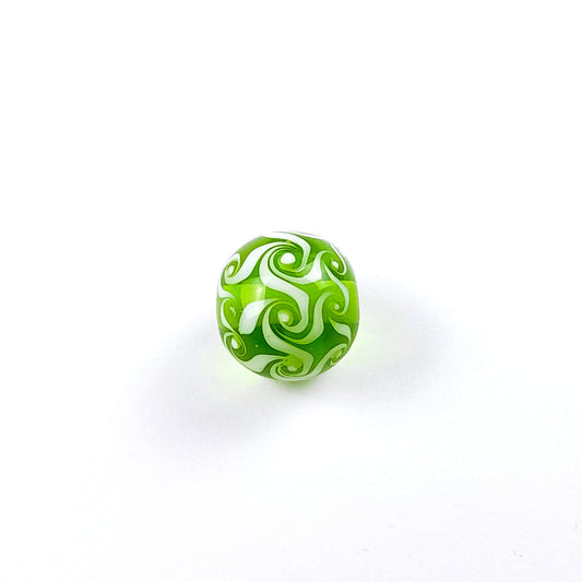 handgefertigte Glasperle hellgrün-wirbel