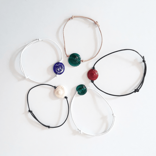 Armband mit handgedrehter Glasperle mit Schneckenabdruck