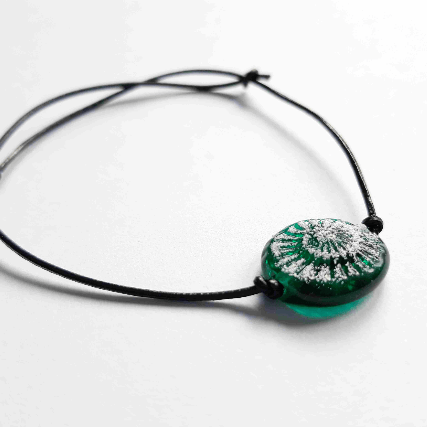 Armband mit handgedrehter Glasperle mit Schneckenabdruck