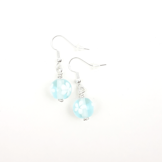 Blümchen-Ohrringe hellblau