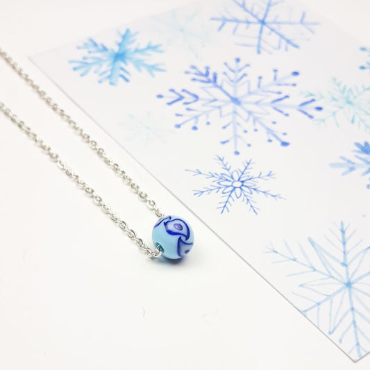 Silberkette mit Glasperle in hellblau-dunkelblau