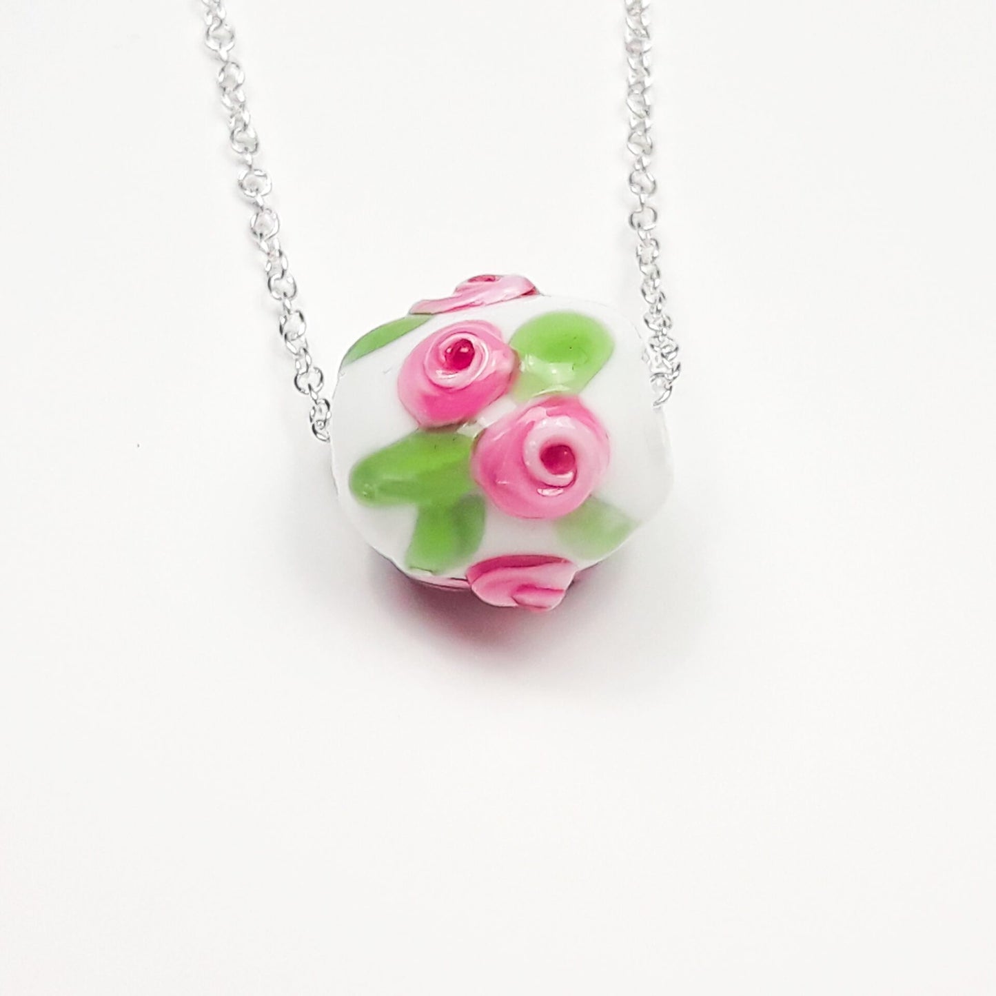 Filigrane Rosen auf weißer Glasperle - Schmuckset