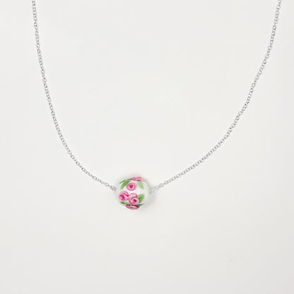 Filigrane Rosen auf weißer Glasperle - Schmuckset