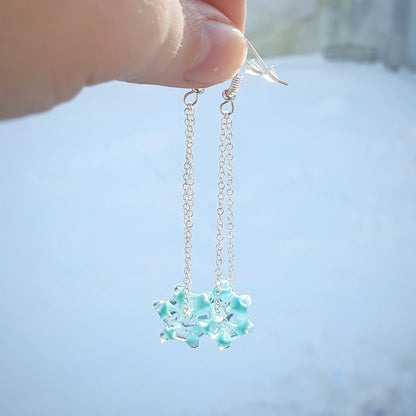 Handgedrehte Glasperle in Schneeflocken-Design