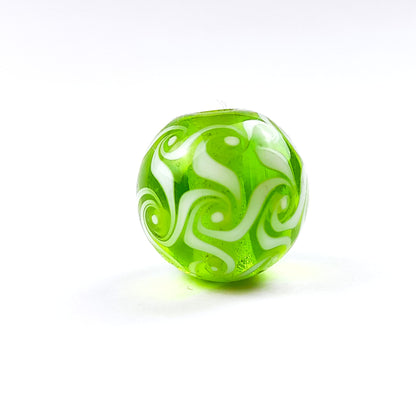 handgefertigte Glasperle hellgrün-wirbel