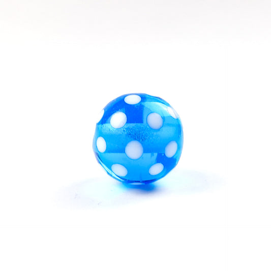 handgefertigte Glasperle helltürkis Punkte