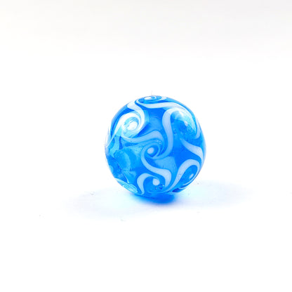 handgefertigte Glasperle helltürkis Wirbel