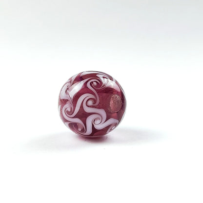 handgefertigte Glasperle lila Wirbel