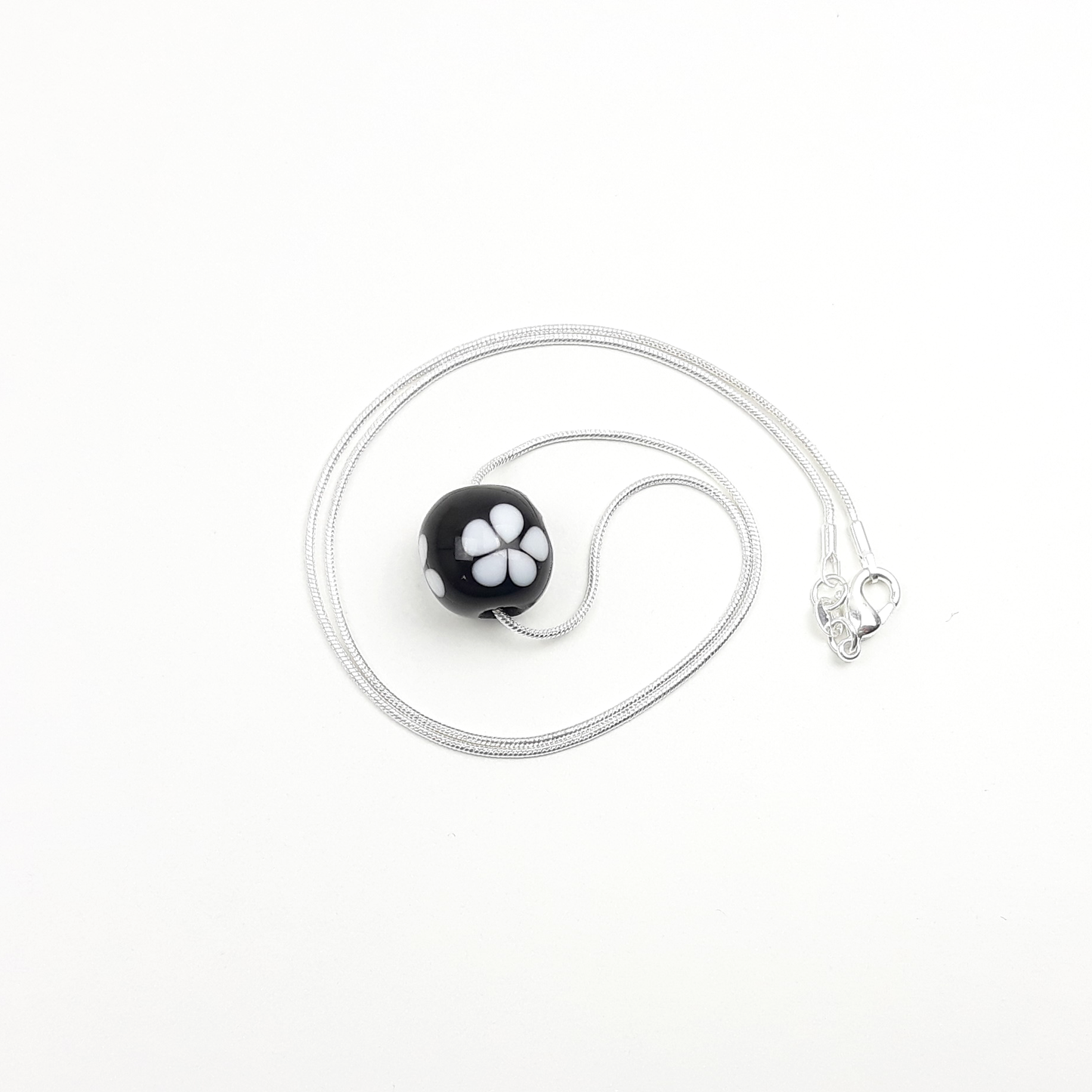 Blümchen Kette schwarz